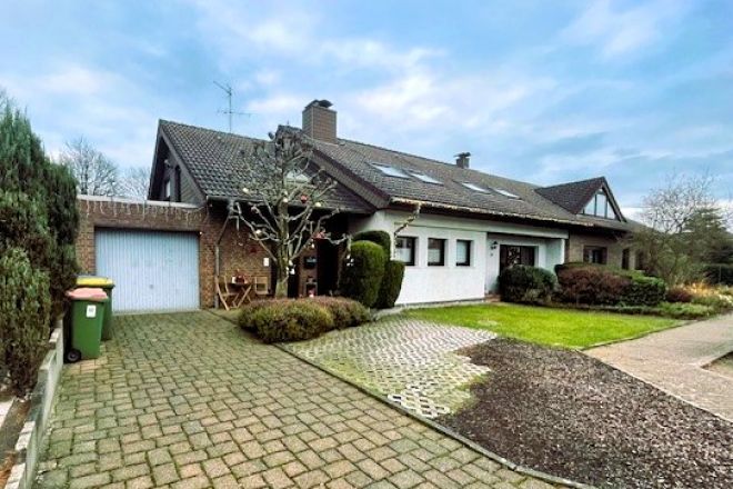 Gepflegtes Zweifamilienhaus mit tollem Grundstück in absoluter Toplage von Oberhausen Sterkrade-Nord !