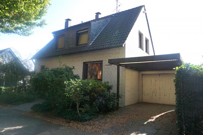 Freistehendes Einfamilienhaus für handwerklich geschickte Hände in Oberhausen!