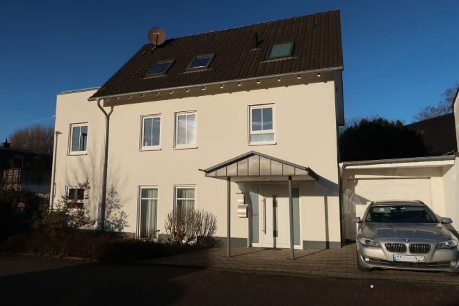 Architektenhaus - der Extraklasse, mit Terrassen u. Garten sowie einer Garage in Sterkrade Nähe Reinersbach!