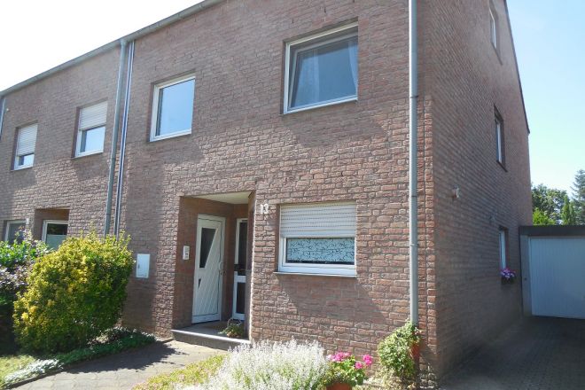 Gepflegte Eigentumswohnung  mit eigenem Eingang und Stellplatz in Oberhausen-Holten