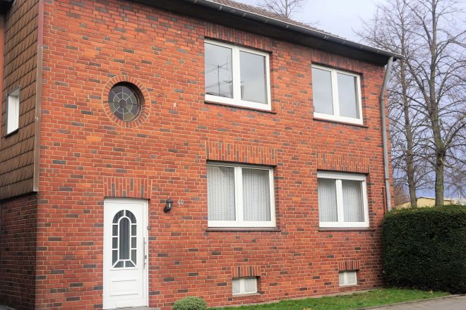  Schönes Zweifamilienhaus direkt an der Grünanlage "Kastell Holten" zu verkaufen