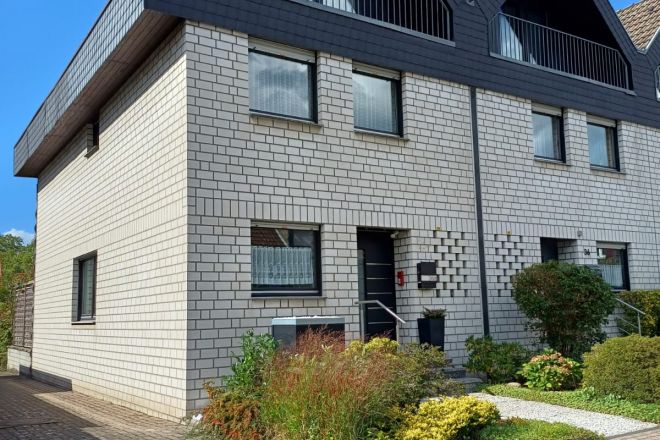 Doppelhaushälfte mit Studio, Garten und Garage in bester Lage von Oberhausen!