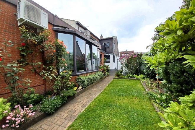 Schöne Doppelhaushälfte mit großem, geschmackvoll angelegtem Garten im beliebten Oberhausener-Norden!