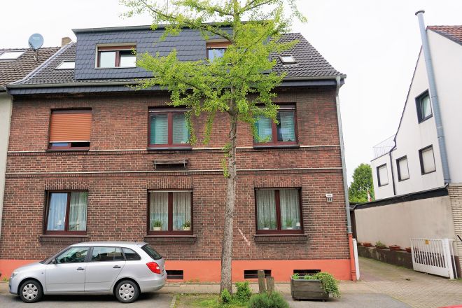 Mehrfamilienhaus mit freiwerdender Dachgeschosswohnung, in beliebter Lage!