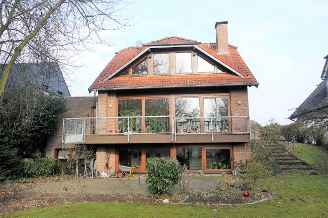 Haus im Grünen! Schönes freistehendes Einfamilienhaus mit Traumgrundstück!