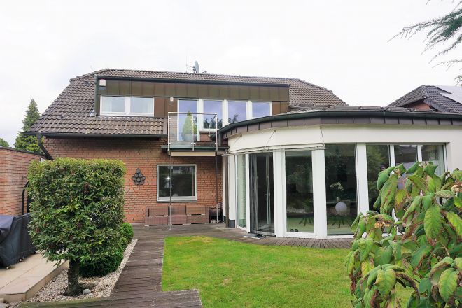 Großzügiges Zweifamilienhaus in bester Lage von Königshardt!