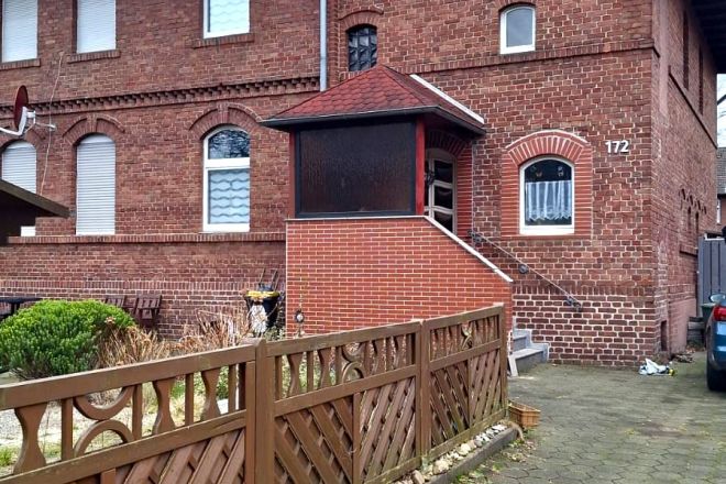 Doppelhaushälfte mit schönem Garten und 2 Garagen in Recklinghausen!