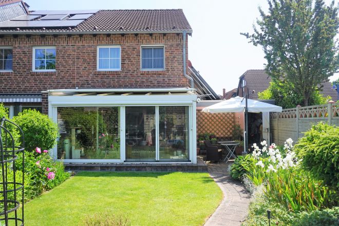 Sehr schön gepflegtes Reihenendhaus mit  Garten und   grosser Garage  in Rumeln  Kaldenhausen